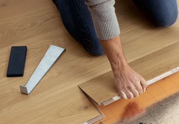 Comment poser du parquet flottant à clic vertical, seul
